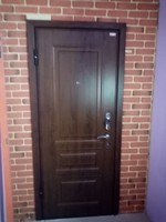 Korichnevaya-dver